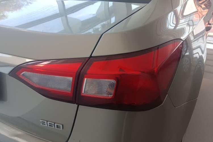 Used Roewe 360 2017 1.5L Automatic Smart Screen Version Right Rear Taillight