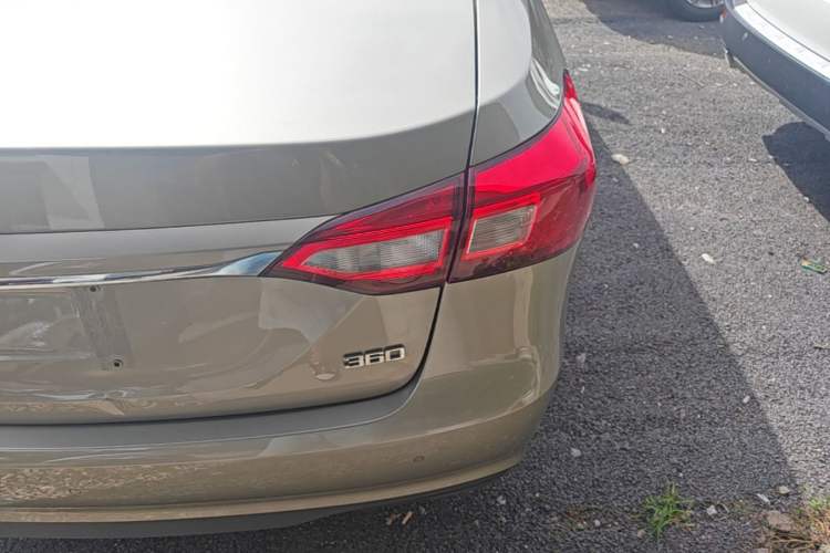 Used Roewe 360 2017 1.5L Automatic Luxury Edition Right Rear Taillight