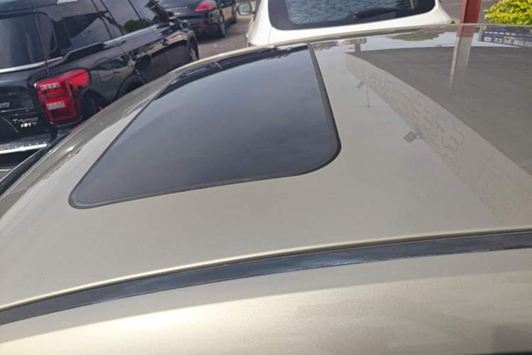 Used Roewe 360 2017 1.5L Automatic Luxury Edition Roof
