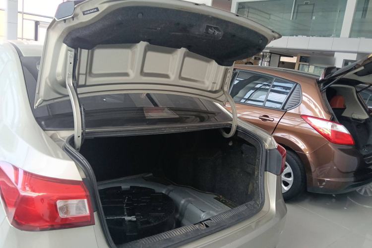 Used Roewe 360 2017 1.5L Automatic Smart Screen Version Trunk