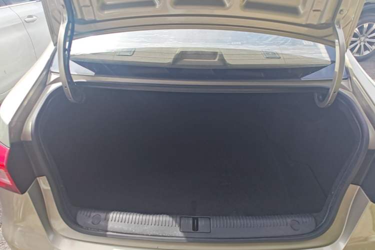 Used Roewe 360 2017 1.5L Automatic Luxury Edition Trunk