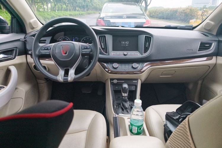 Used Roewe 360 2018 PLUS 1.5L Automatic Luxury Edition Center Console