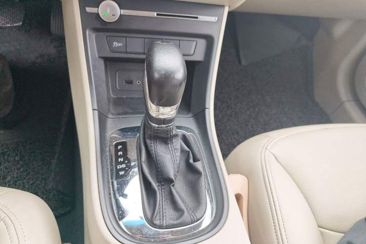 Used Roewe 360 2018 PLUS 1.5L Automatic Luxury Edition Gear Lever