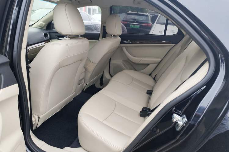 Used Roewe 360 2018 PLUS 1.5L Automatic Luxury Edition Interior 1