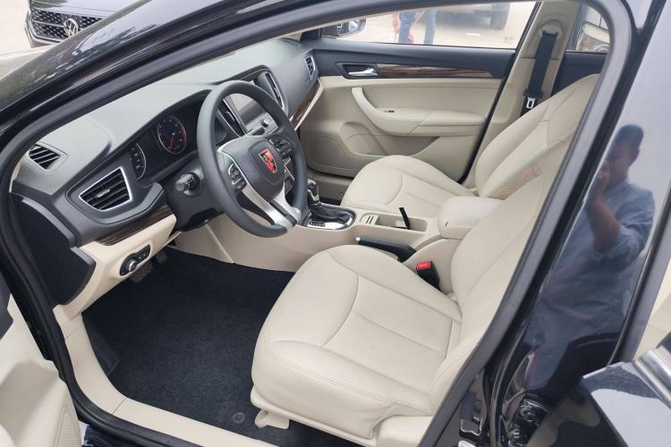 Used Roewe 360 2018 PLUS 1.5L Automatic Luxury Edition Interior 2