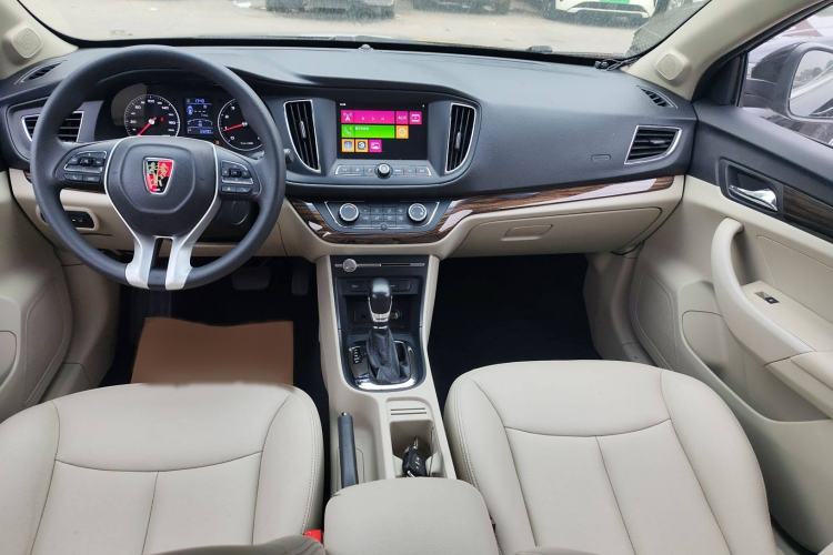 Used Roewe 360 2018 PLUS 1.5L Automatic Luxury Edition Interior 4