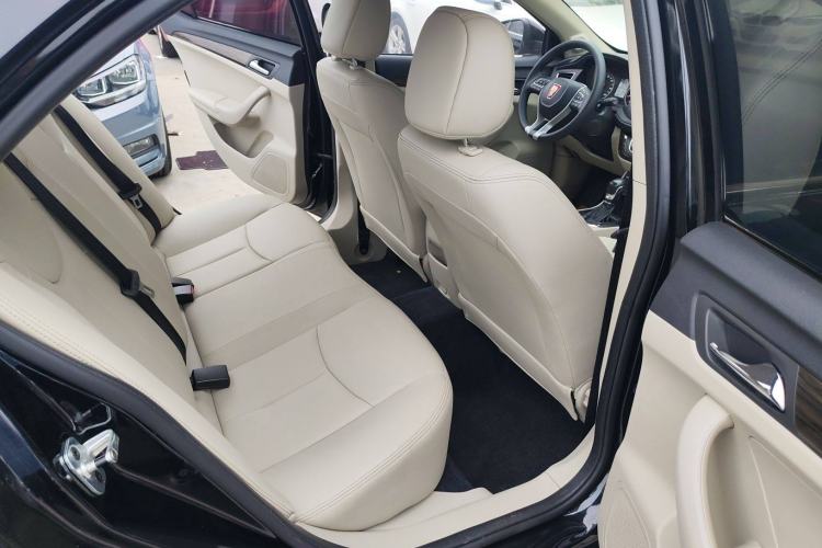Used Roewe 360 2018 PLUS 1.5L Automatic Luxury Edition Interior 5