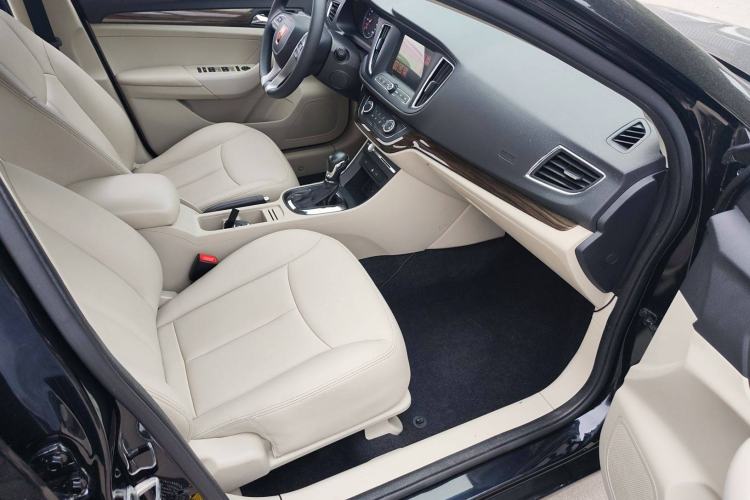 Used Roewe 360 2018 PLUS 1.5L Automatic Luxury Edition Interior 6