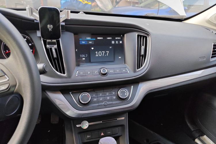 Used Roewe 360 2018 PLUS 1.5L Automatic Luxury Edition Audio And AC Panel