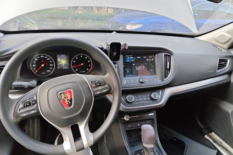 Used Roewe 360 2018 PLUS 1.5L Automatic Luxury Edition Interior 2