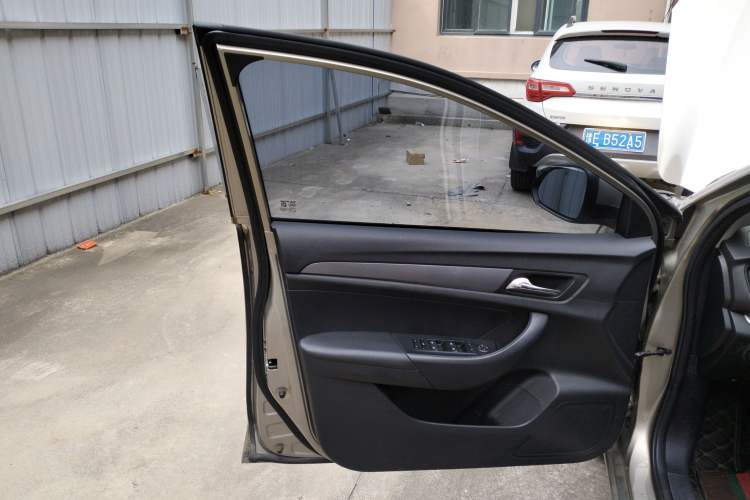 Used Roewe 360 2018 PLUS 1.5L Automatic Luxury Edition Left Front Door Interior