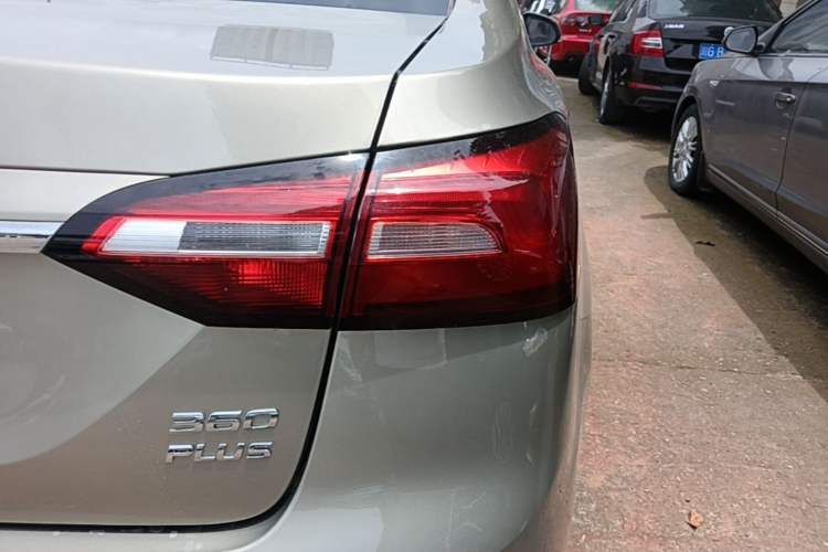Used Roewe 360 2018 PLUS 1.5L Automatic Luxury Edition Right Rear Taillight