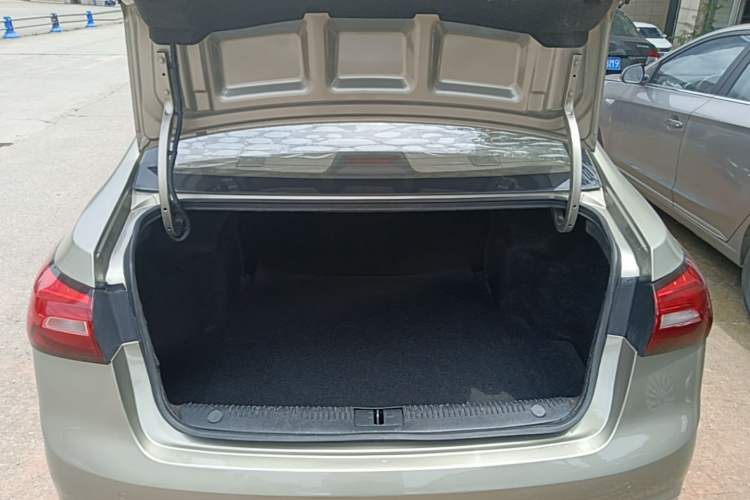 Used Roewe 360 2018 PLUS 1.5L Automatic Luxury Edition Trunk