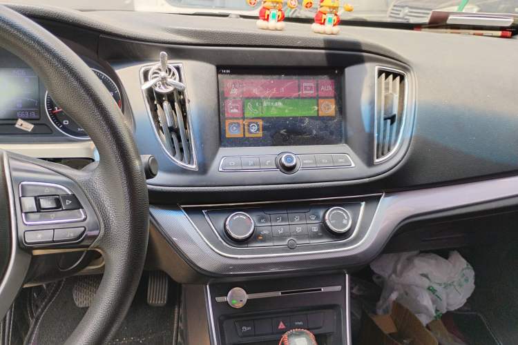 Used Roewe 360 2018 PLUS 1.5L Automatic Luxury Edition Audio And AC Panel