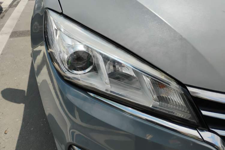 Used Roewe 360 2018 PLUS 1.5L Automatic Luxury Edition Right Front Headlight