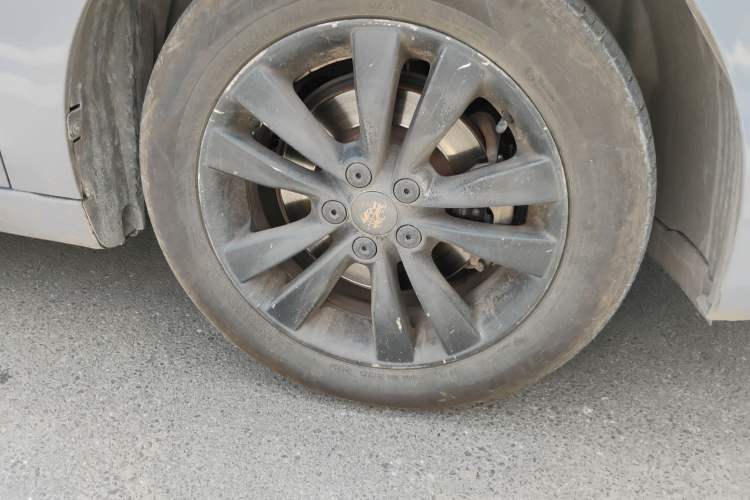 Used Roewe 360 2018 PLUS 1.5L Automatic Luxury Edition Right Front Wheel Hub