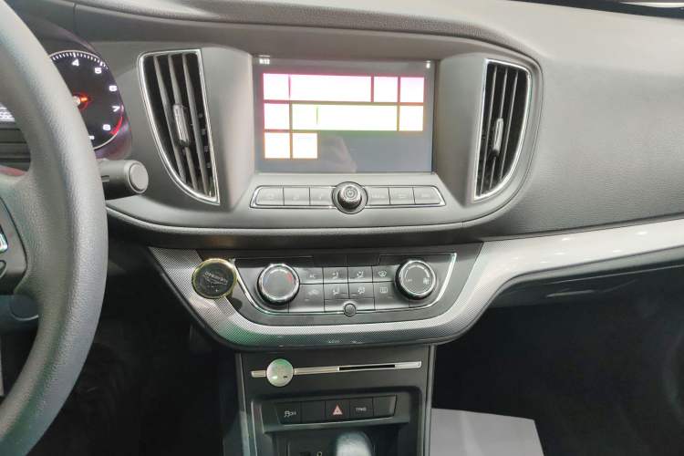 Used Roewe 360 2018 PLUS 1.5L Automatic Luxury Edition Audio And AC Panel