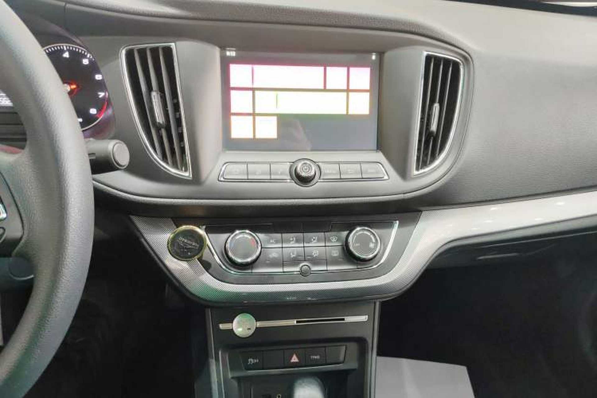 Used Roewe 360 2018 PLUS 1.5L Automatic Luxury Edition Audio And AC Panel