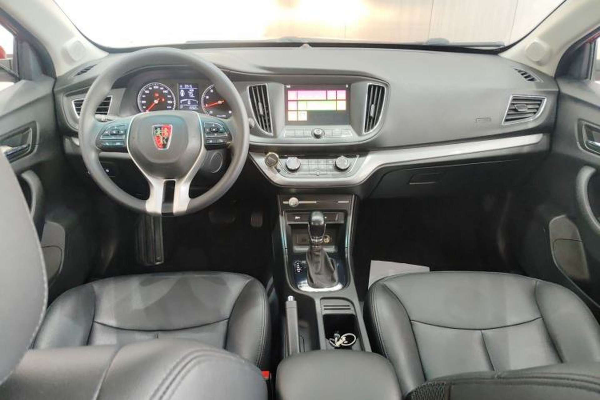 Used Roewe 360 2018 PLUS 1.5L Automatic Luxury Edition Interior 2