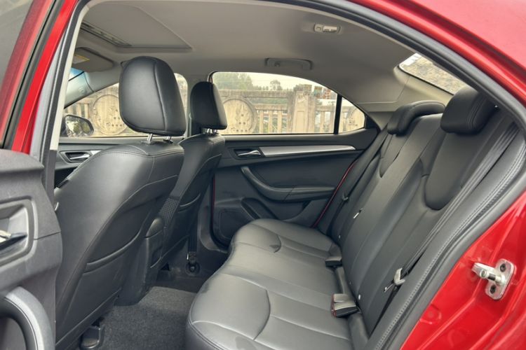 Used Roewe 360 2018 PLUS 1.5L Automatic Luxury Edition Interior 5