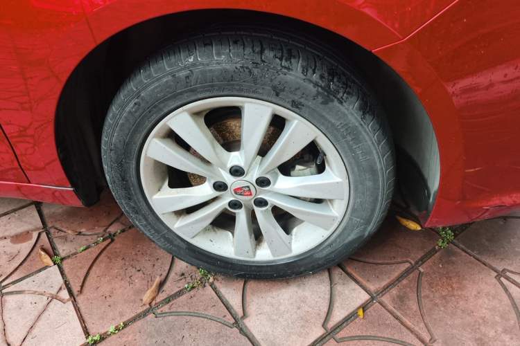 Used Roewe 360 2018 PLUS 1.5L Automatic Luxury Edition Right Front Wheel Hub
