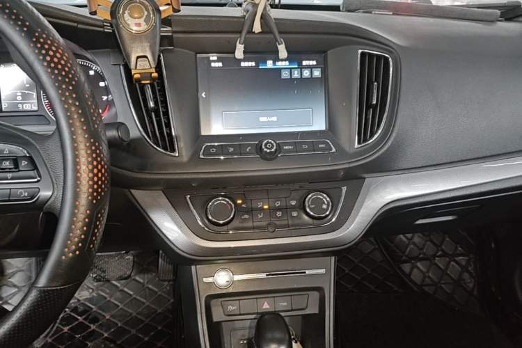 Used Roewe 360 2018 PLUS 1.5L Automatic Luxury Edition Audio And AC Panel