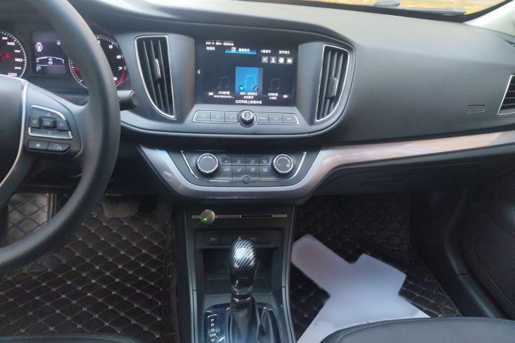 Used Roewe 360 2018 PLUS 1.5L Automatic Luxury Edition Audio And AC Panel