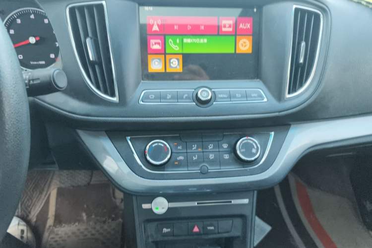 Used Roewe 360 2018 PLUS 1.5L Automatic Luxury Edition Audio And AC Panel
