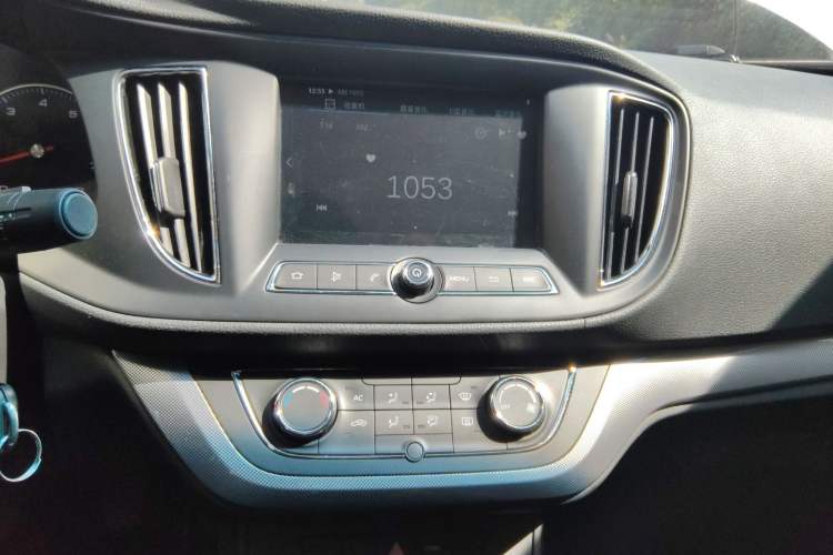 Used Roewe 360 2018 PLUS 1.5L Manual Luxury Edition Audio And AC Panel