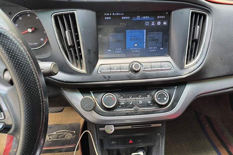 Used Roewe 360 2018 PLUS 1.5L Automatic Luxury Edition Audio And AC Panel