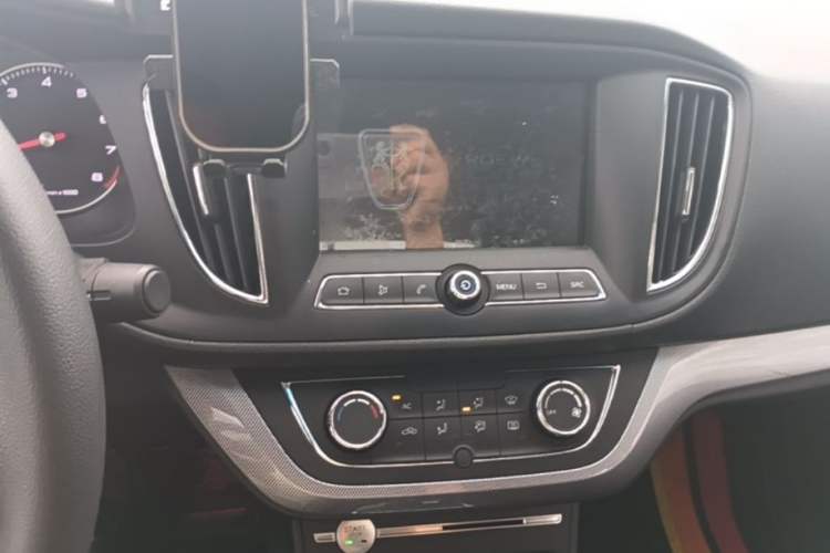Used Roewe 360 2018 PLUS 1.5L Automatic Luxury Edition Audio And AC Panel