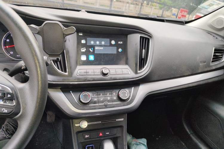 Used Roewe 360 2018 PLUS 1.5L Automatic Luxury Edition Audio And AC Panel