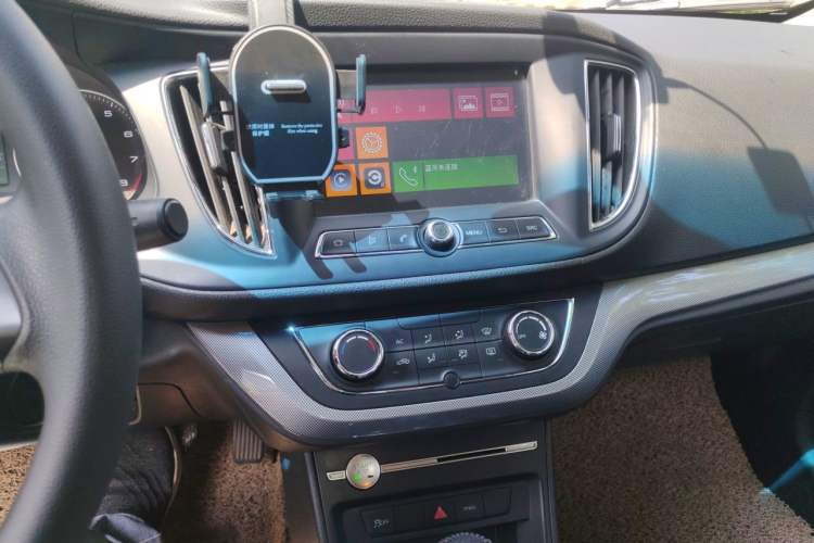 Used Roewe 360 2018 PLUS 1.5L Automatic Luxury Edition Audio And AC Panel