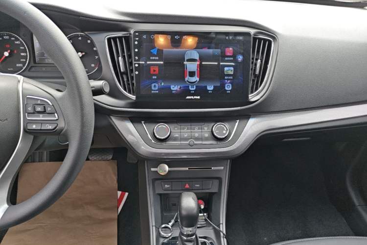 Used Roewe 360 2018 PLUS 1.5L Automatic Luxury Edition Audio And AC Panel