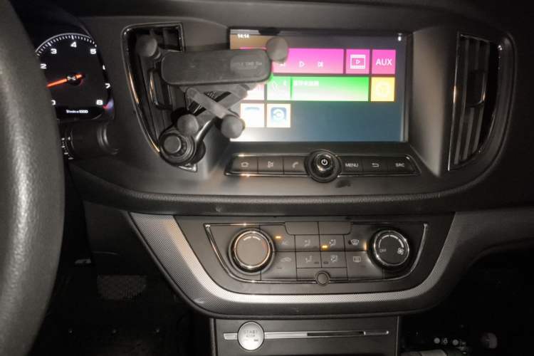 Used Roewe 360 2018 PLUS 1.5L Automatic Luxury Edition Audio And AC Panel