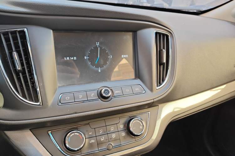 Used Roewe 360 2018 PLUS 1.5L Automatic Luxury Edition Audio And AC Panel