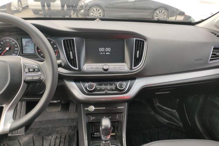 Used Roewe 360 2018 PLUS 1.5L Automatic Luxury Edition Audio And AC Panel