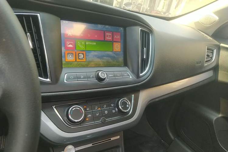 Used Roewe 360 2018 PLUS 1.5L Automatic Luxury Edition Audio And AC Panel