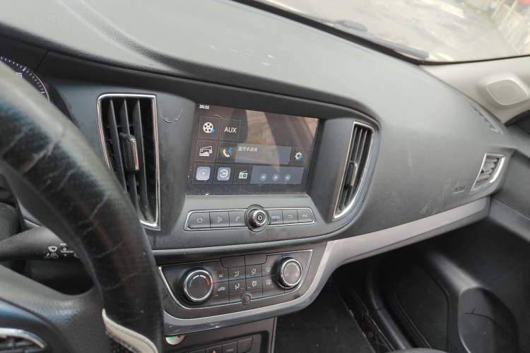 Used Roewe 360 2018 PLUS 1.5L Automatic Luxury Edition Audio And AC Panel