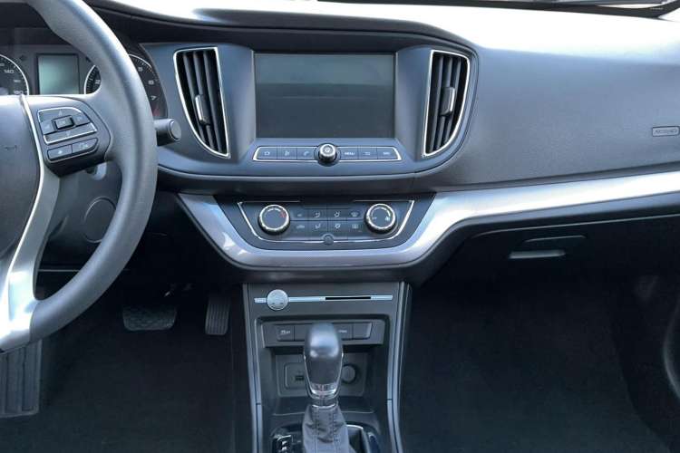 Used Roewe 360 2018 PLUS 1.5L Automatic Luxury Edition Audio And AC Panel