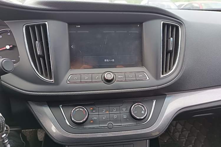 Used Roewe 360 2018 PLUS 1.5L Manual Luxury Edition Audio And AC Panel