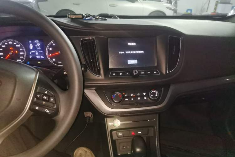 Used Roewe 360 2018 PLUS 1.5L Automatic Luxury Edition Audio And AC Panel