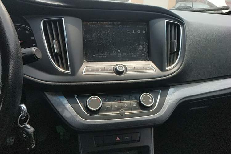 Used Roewe 360 2018 PLUS 1.5L Manual Luxury Edition Audio And AC Panel