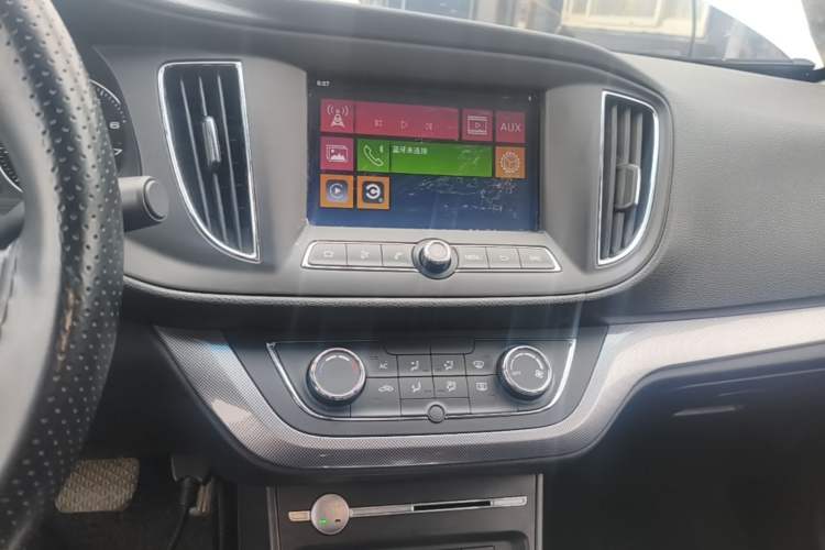 Used Roewe 360 2018 PLUS 1.5L Automatic Luxury Edition Audio And AC Panel