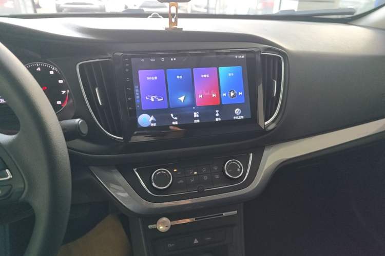 Used Roewe 360 2018 PLUS 1.5L Automatic Luxury Edition Audio And AC Panel