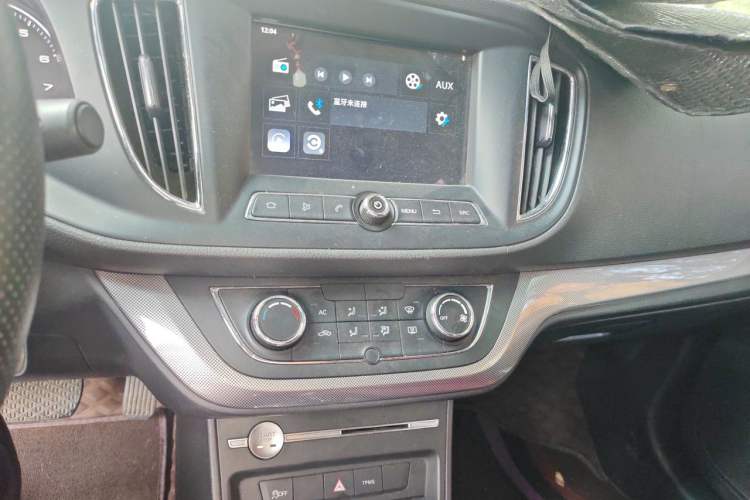 Used Roewe 360 2018 PLUS 1.5L Automatic Luxury Edition Audio And AC Panel