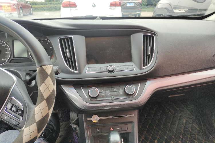 Used Roewe 360 2018 PLUS 1.5L Automatic Luxury Edition Audio And AC Panel