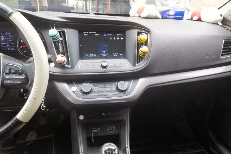 Used Roewe 360 2018 PLUS 1.5L Manual Luxury Edition Audio And AC Panel