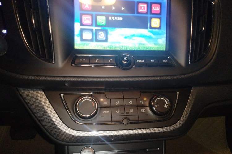 Used Roewe 360 2018 PLUS 1.5L Automatic Luxury Edition Audio And AC Panel