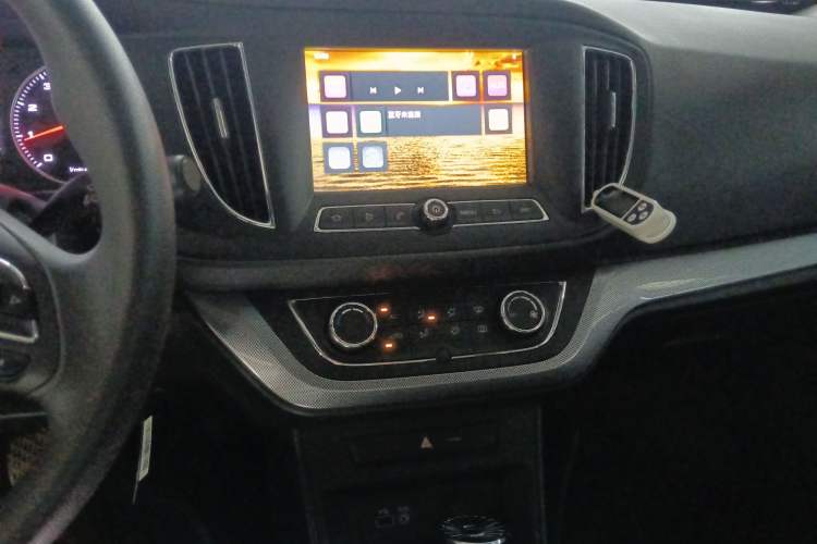 Used Roewe 360 2018 PLUS 1.5L Manual Luxury Edition Audio And AC Panel